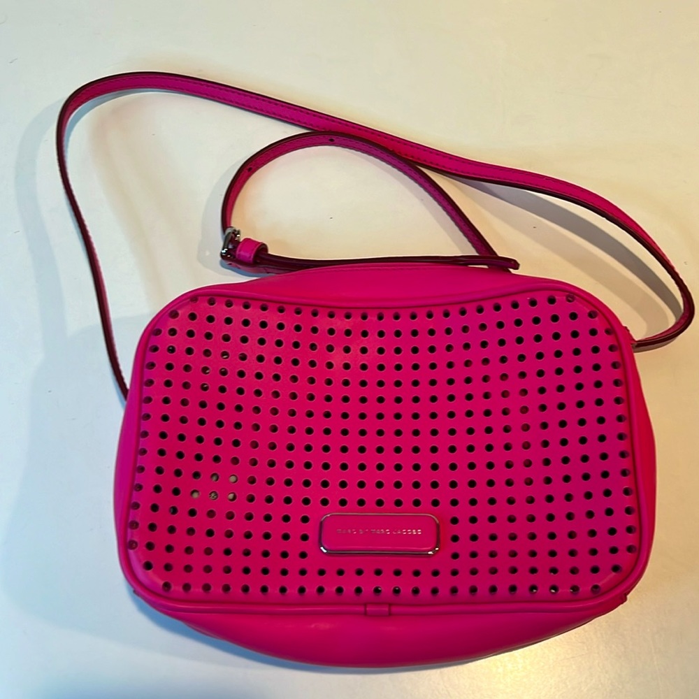 Marc by Marc Jacobs - women’s Sally Perf leather Crossbody bag in Fuchsia - Picture 12 of 12